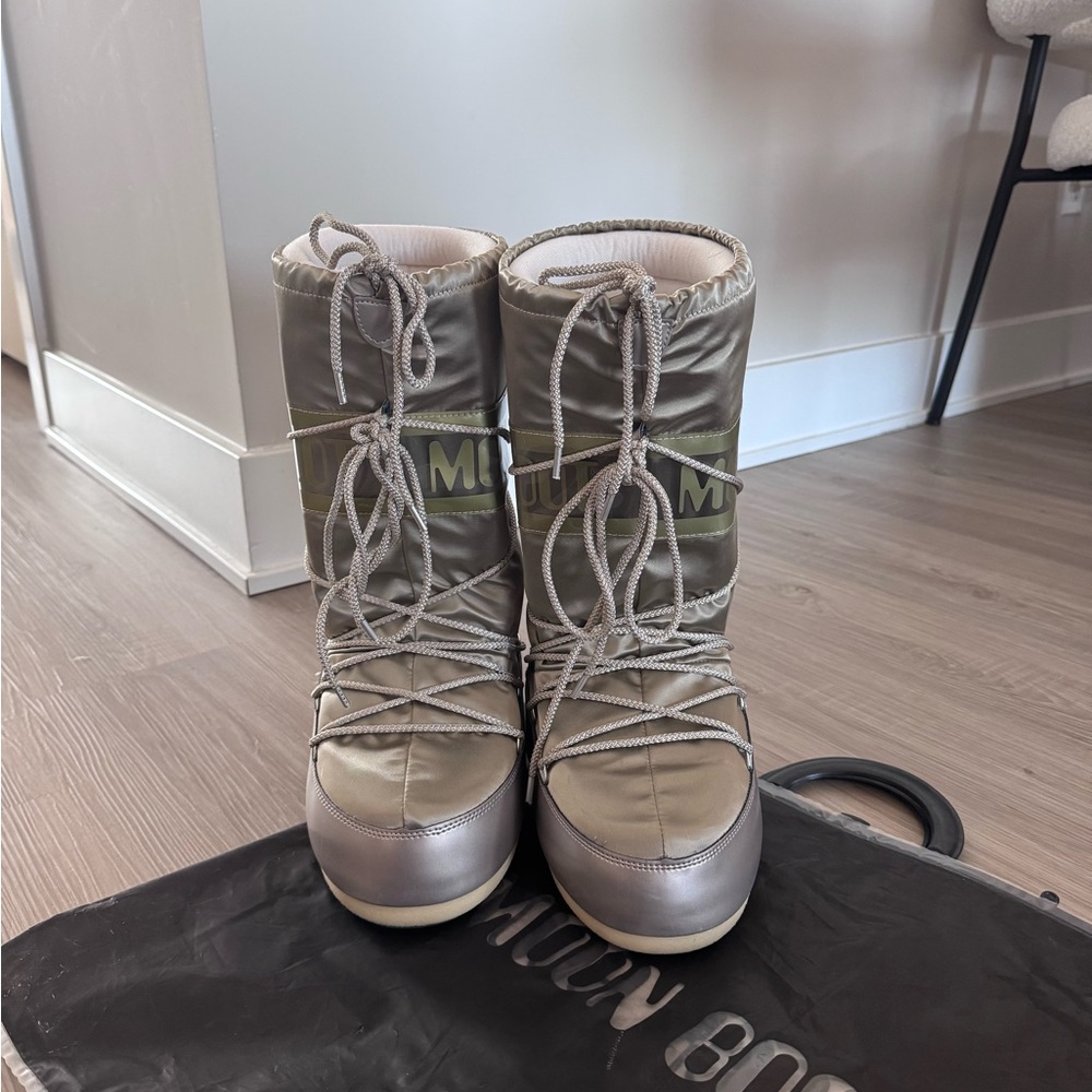 Moon Boot Women's Metallic Silver Winter Boots